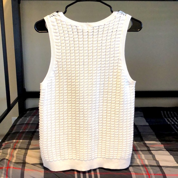 Like NEW Gap Sleeveless Shirt - Crocheted Look - Picture 2 of 5